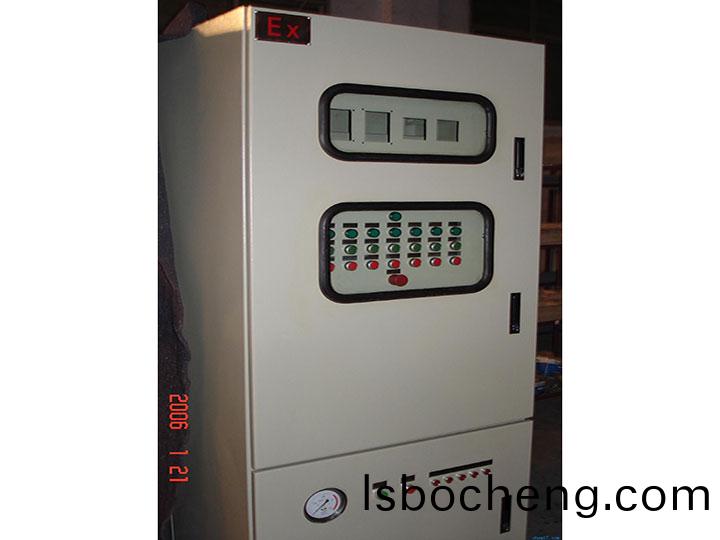 控製(zhi)櫃(gui)